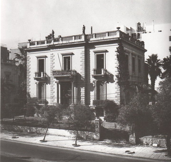 Η ανάδυση της αόρατης Αθήνας: Ζωντανεύουν τα παλιά μέγαρα του κέντρου-6