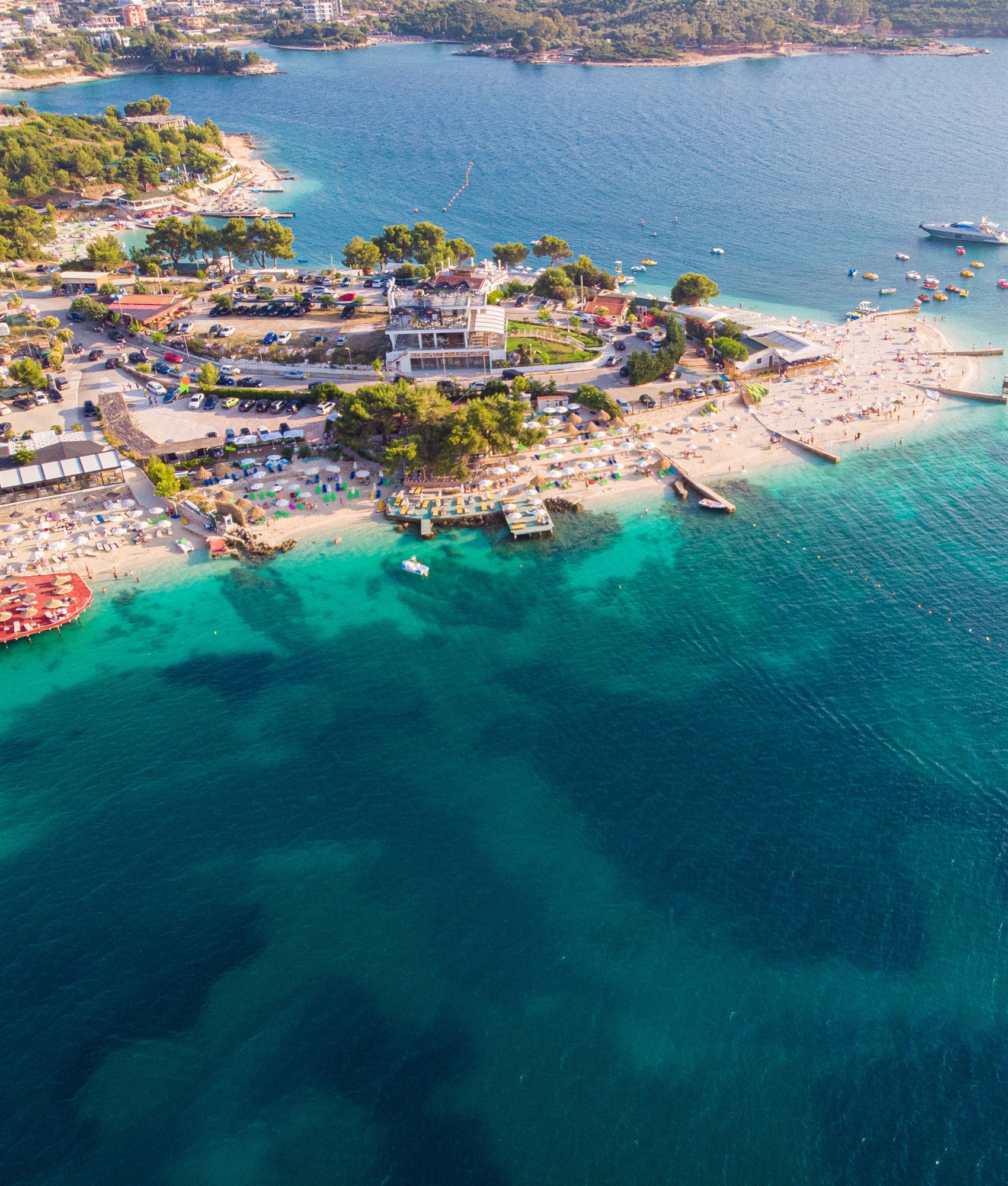 «Απόβαση» Ιταλών τουριστών στην Αλβανία-1