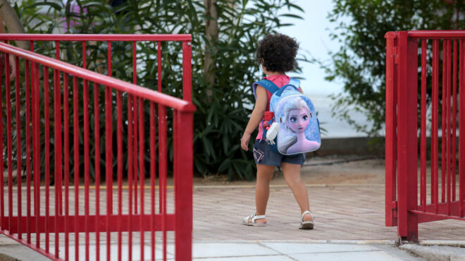 η-αγωνία-χιλιάδων-γονέων-για-έναν-δάσκ-562570096