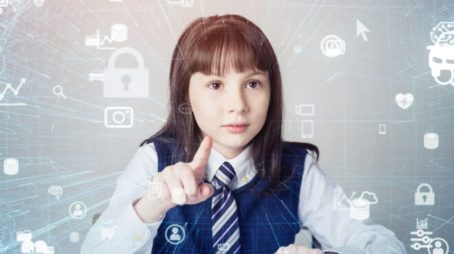 με-το-κινητό-αγκαλιά-αλλάζει-όλη-η-εμπ-562570144