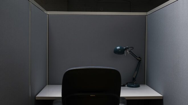 τεχνητή-νοημοσύνη-η-εκπαίδευση-αγκαλ-562583353