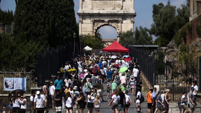 τουρισμός-δύο-ευρώ-για-ένα-άδειο-πιάτο-562578391