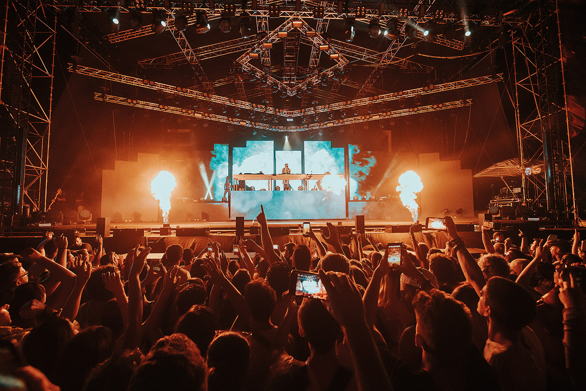 Hot guys, hot chicks, hot pants: Η Ελλάδα μέσα από τα μάτια μιας ξένης-6