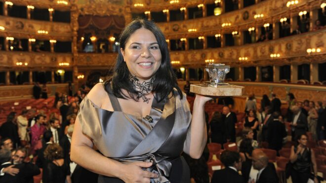 ιταλία-πέθανε-η-γνωστή-συγγραφέας-μικ-562563868