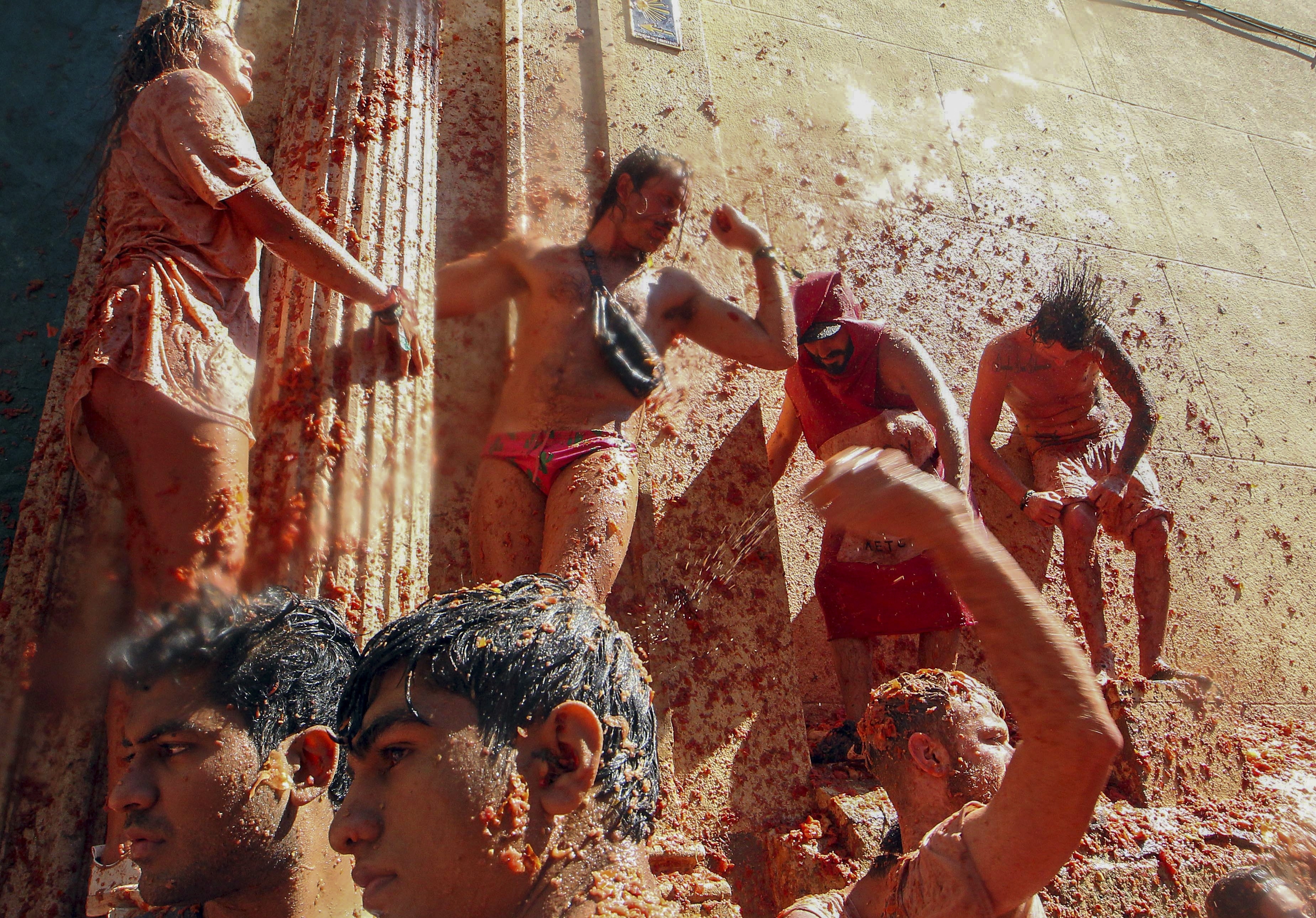 Tomatina: Ο ντοματοπόλεμος της Ισπανίας επέστρεψε σφοδρότερος-4