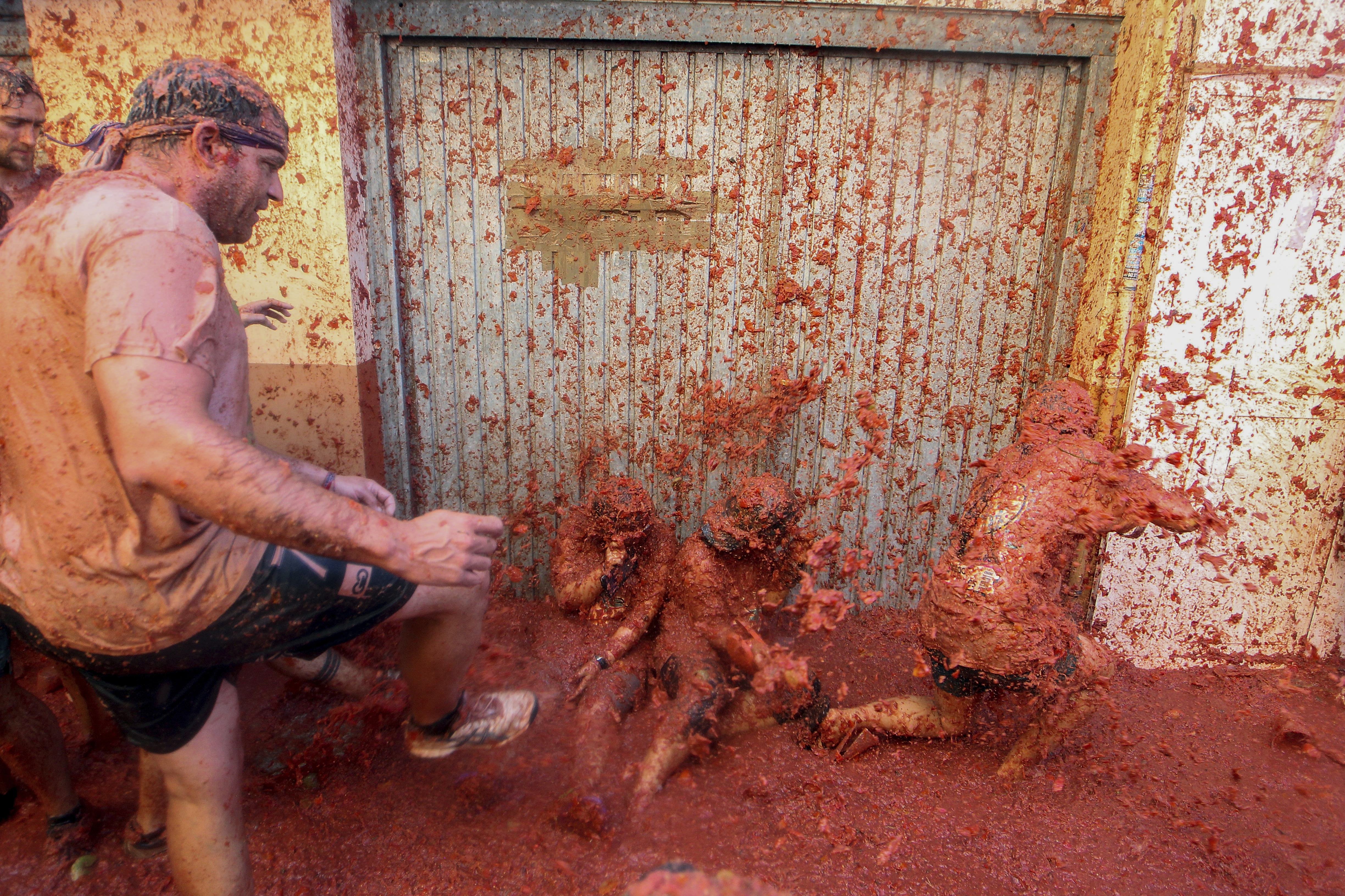 Tomatina: Ο ντοματοπόλεμος της Ισπανίας επέστρεψε σφοδρότερος-5