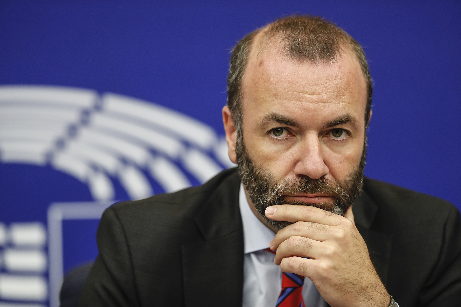 «Πόλεμος» Βέμπερ – Μοραβιέτσκι για την «ηγεσία» της ευρωπαϊκής δεξιάς-1