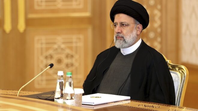 iράν-ο-ραϊσί-επισκέφθηκε-τον-διπλωμάτη-562574689