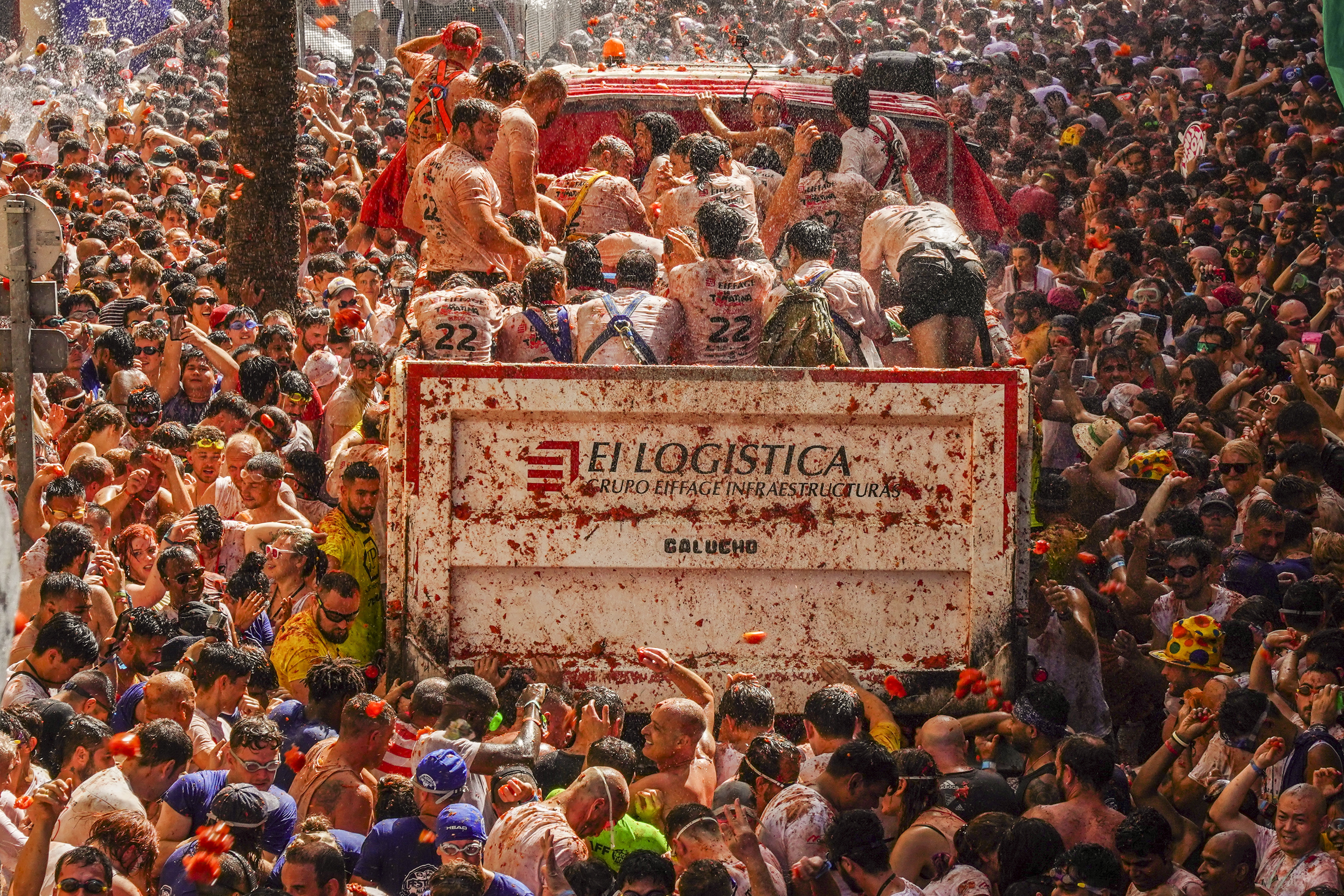 Tomatina: Ο ντοματοπόλεμος της Ισπανίας επέστρεψε σφοδρότερος-3