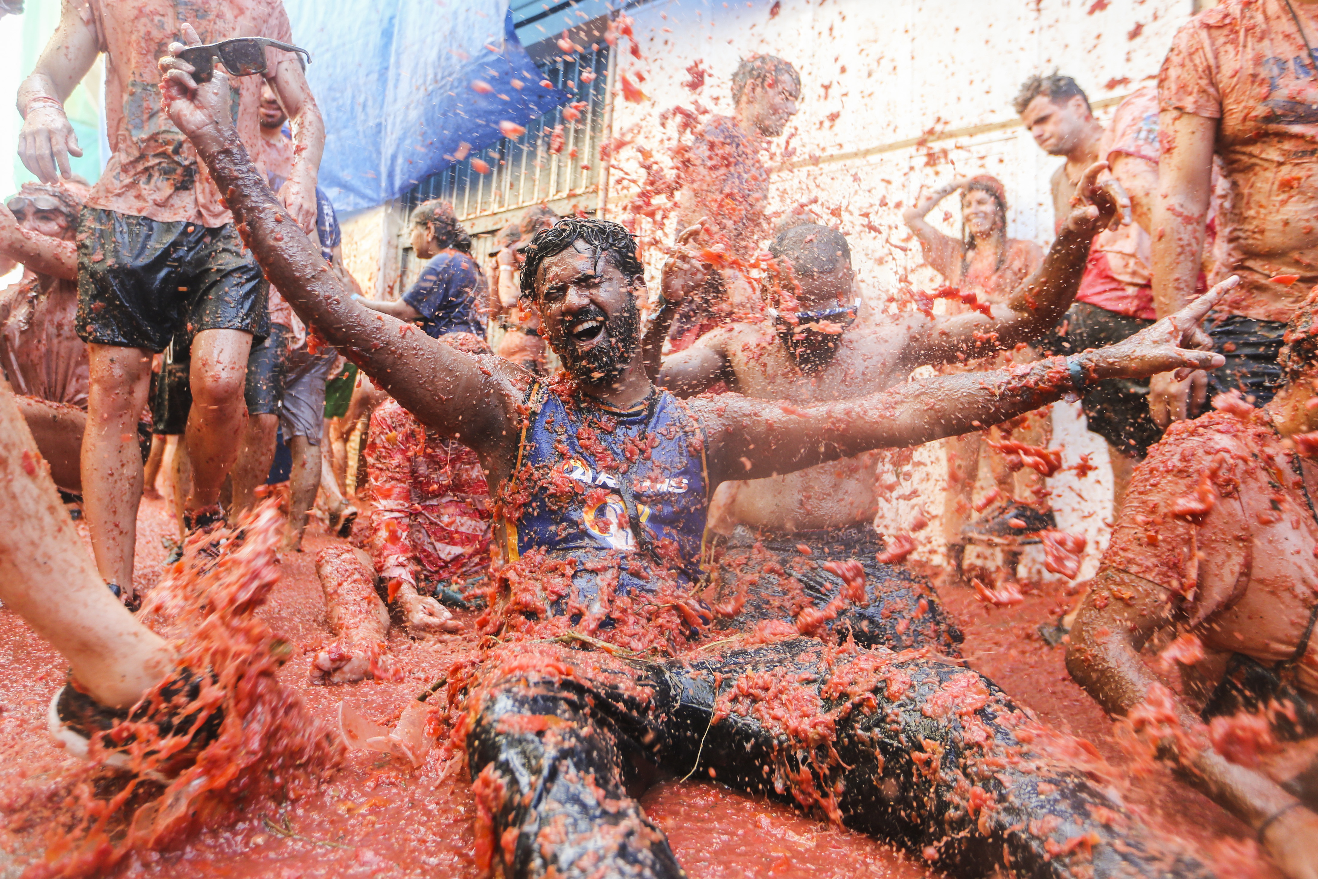 Tomatina: Ο ντοματοπόλεμος της Ισπανίας επέστρεψε σφοδρότερος-6