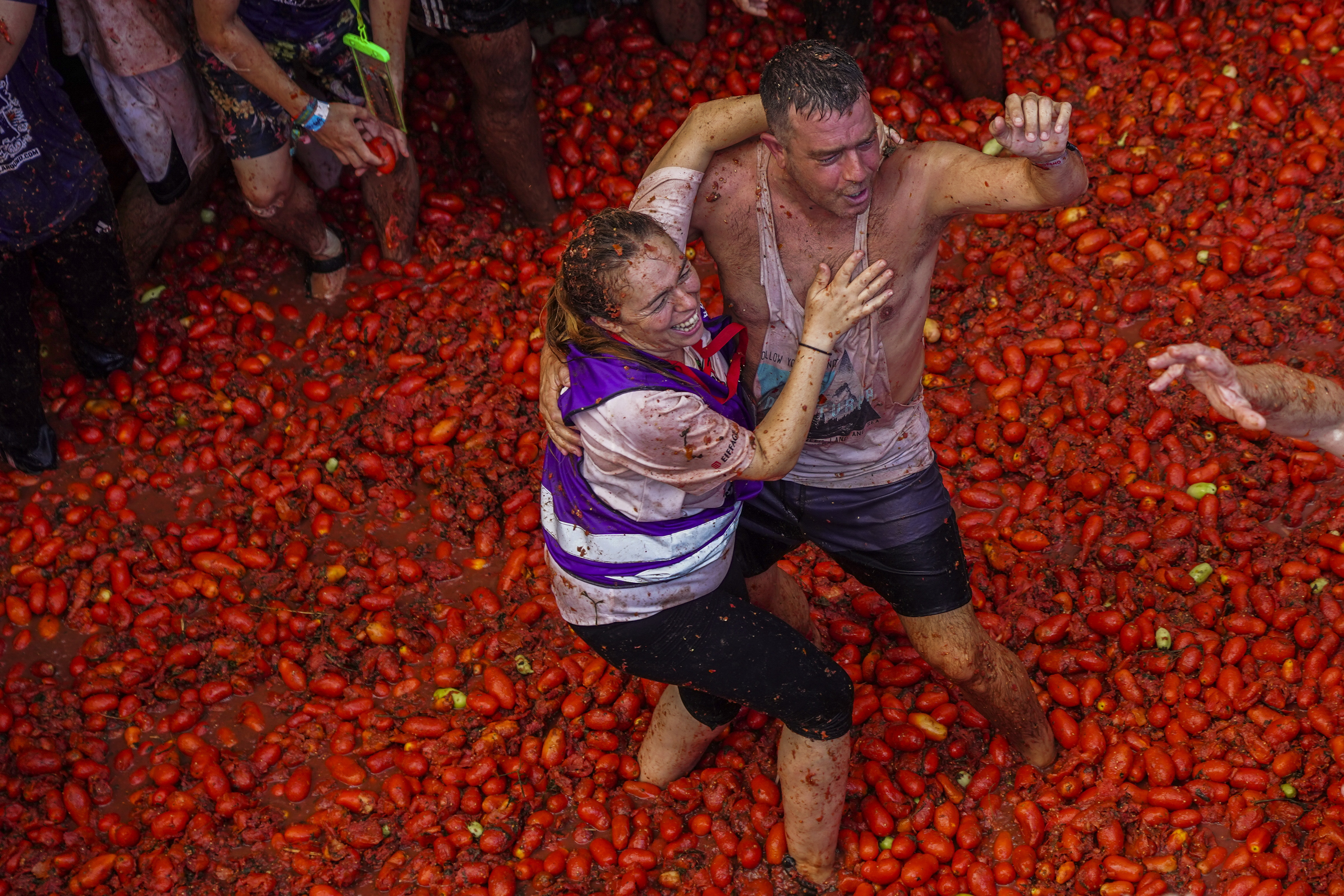 Tomatina: Ο ντοματοπόλεμος της Ισπανίας επέστρεψε σφοδρότερος-7