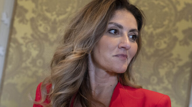 oλλανδία-η-κουρδικής-καταγωγής-ντιλάν-562567042