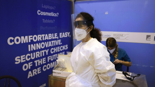 κορωνοϊός-πανδημικό-κύμα-με-ήπια-χαρ-562588705