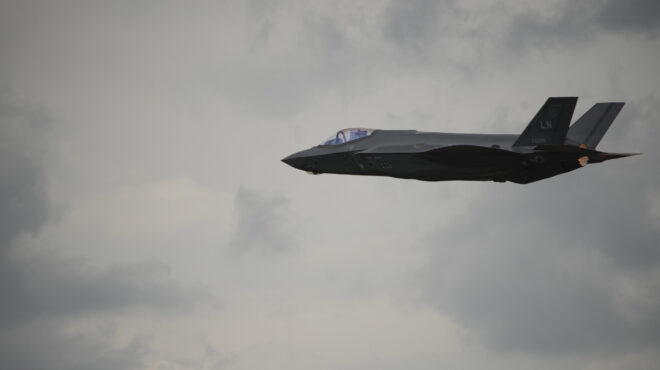 αμερικανικά-f-35-πάνω-από-την-ακρόπολη-562591972