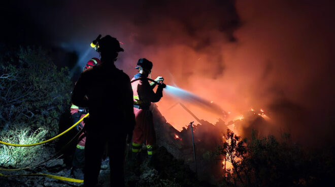 ανεξέλεγκτη-η-φωτιά-στην-τενερίφη-απ-562570708
