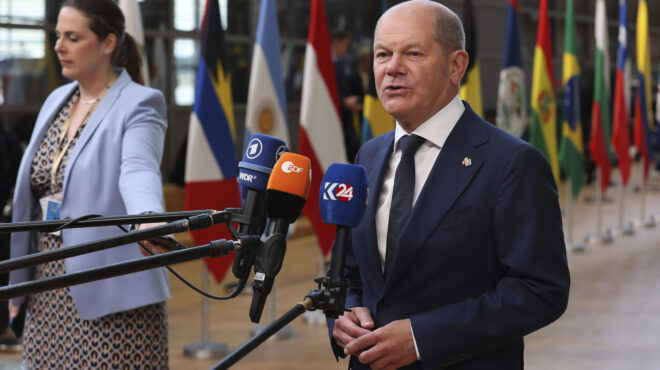 ουκρανία-ο-σολτς-καλεί-σε-νέες-διπλωμα-562566694