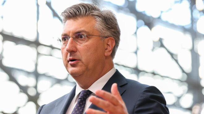 ο-πρωθυπουργός-της-κροατίας-αδειάζε-562568470