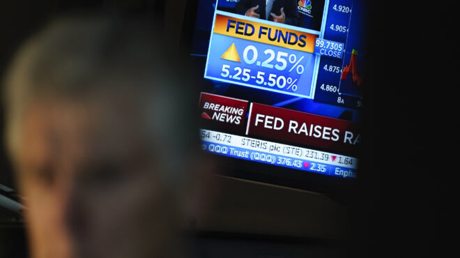 η-επιφυλακτική-στάση-της-fed-για-την-αμερ-562580776