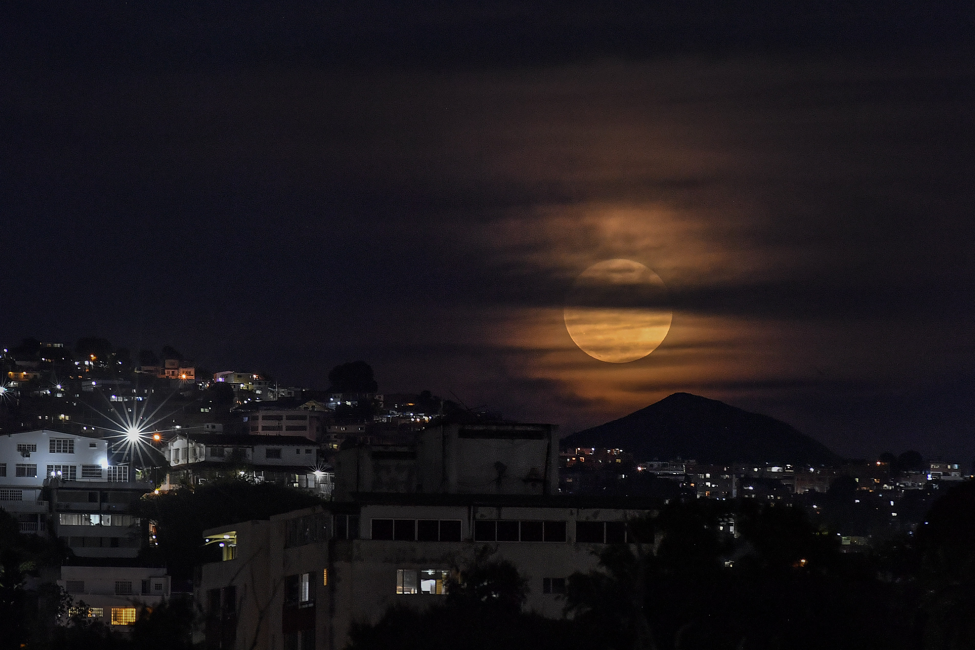 Νύχτα μαγείας με την – πρώτη  – υπερπανσέληνο του Αυγούστου-11