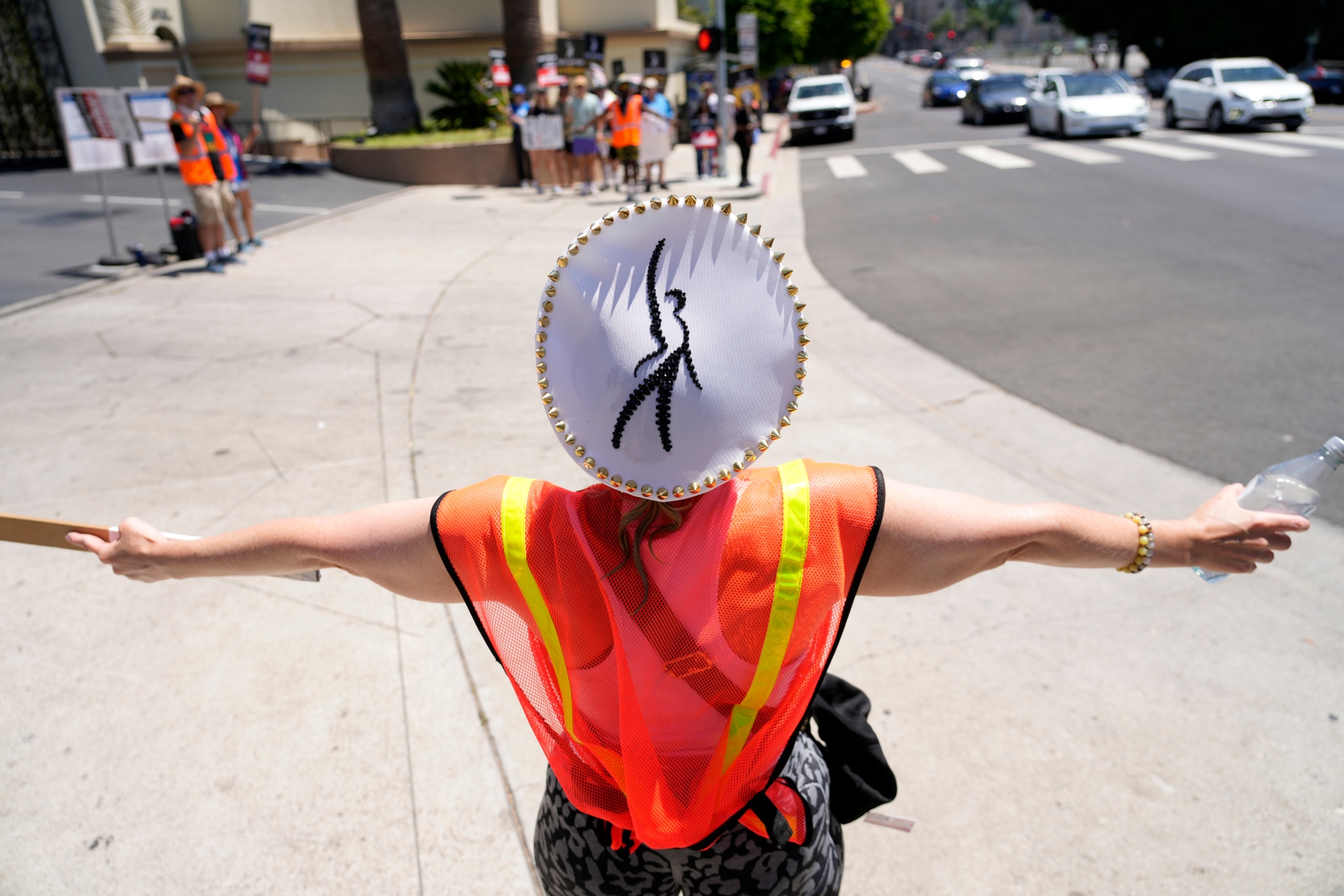 Οι ηθοποιοί «απαρνιούνται» το Χόλιγουντ, όχι όμως και το Cameo-1