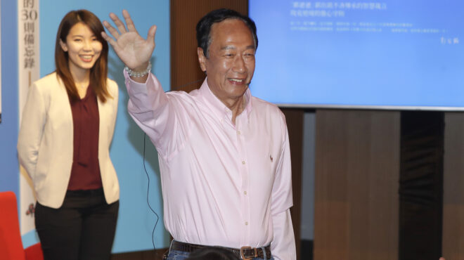 ταϊβάν-ο-ιδρυτής-της-foxconn-ανακοινώνει-την-562585789