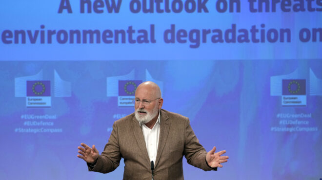 κομισιόν-παραίτηση-του-φρανς-τίμερμα-562577632