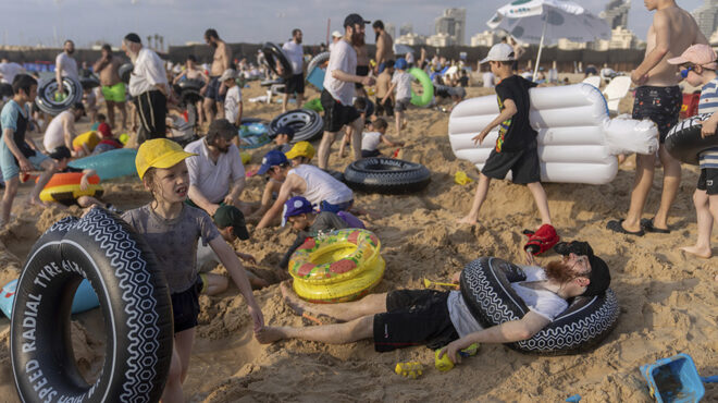 στις-ακτές-της-μεσογείου-562570822