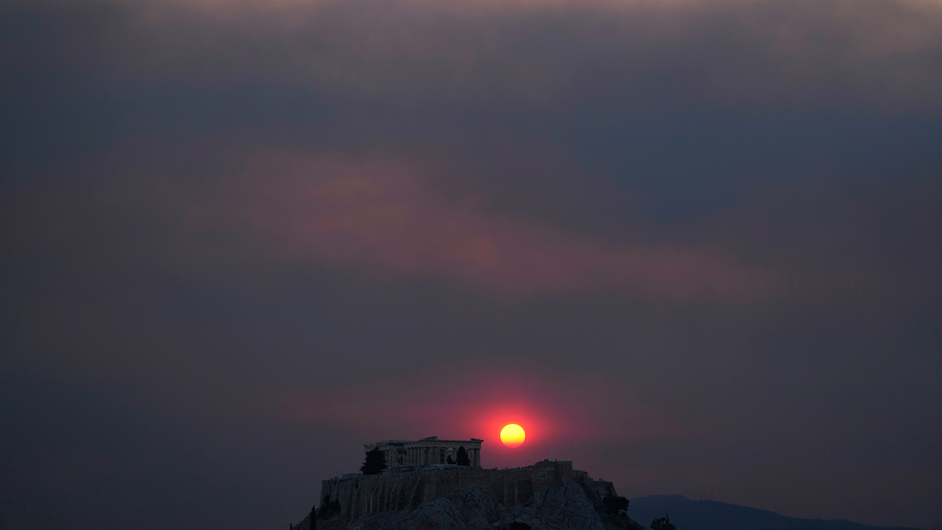 Πυρκαγιές: Αποπνικτική η ατμόσφαιρα στην Αττική-3