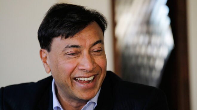 στο-πόρτο-ράφτη-ο-ινδός-βασιλιάς-του-χά-562563595