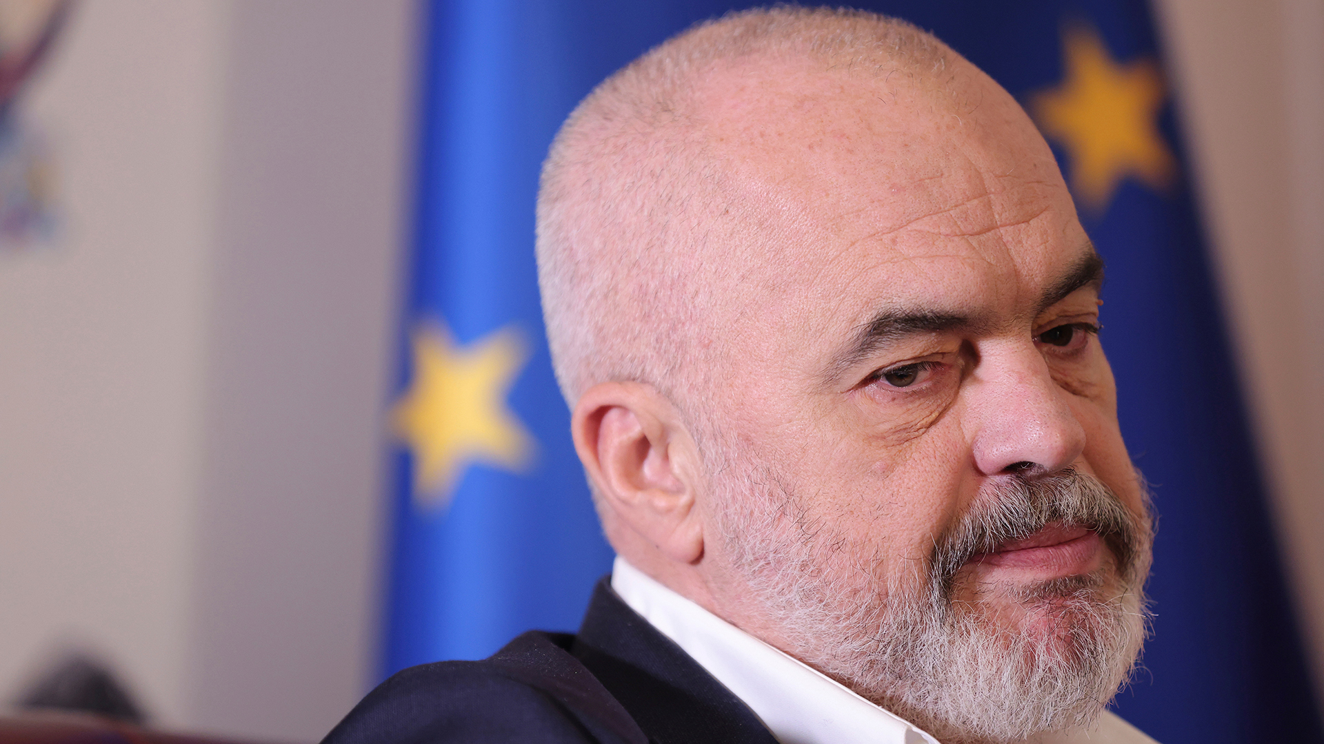 Διαβάστε στην «Καθημερινή της Κυριακής»-6