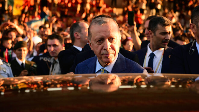 αρθρο-κ-φίλη-στην-κ-η-βελούδινη-επάν-562561465