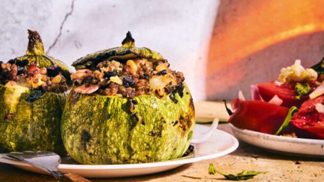 κολοκύθια-γεμιστά-με-ανάμεικτο-κιμά-κ-562551976