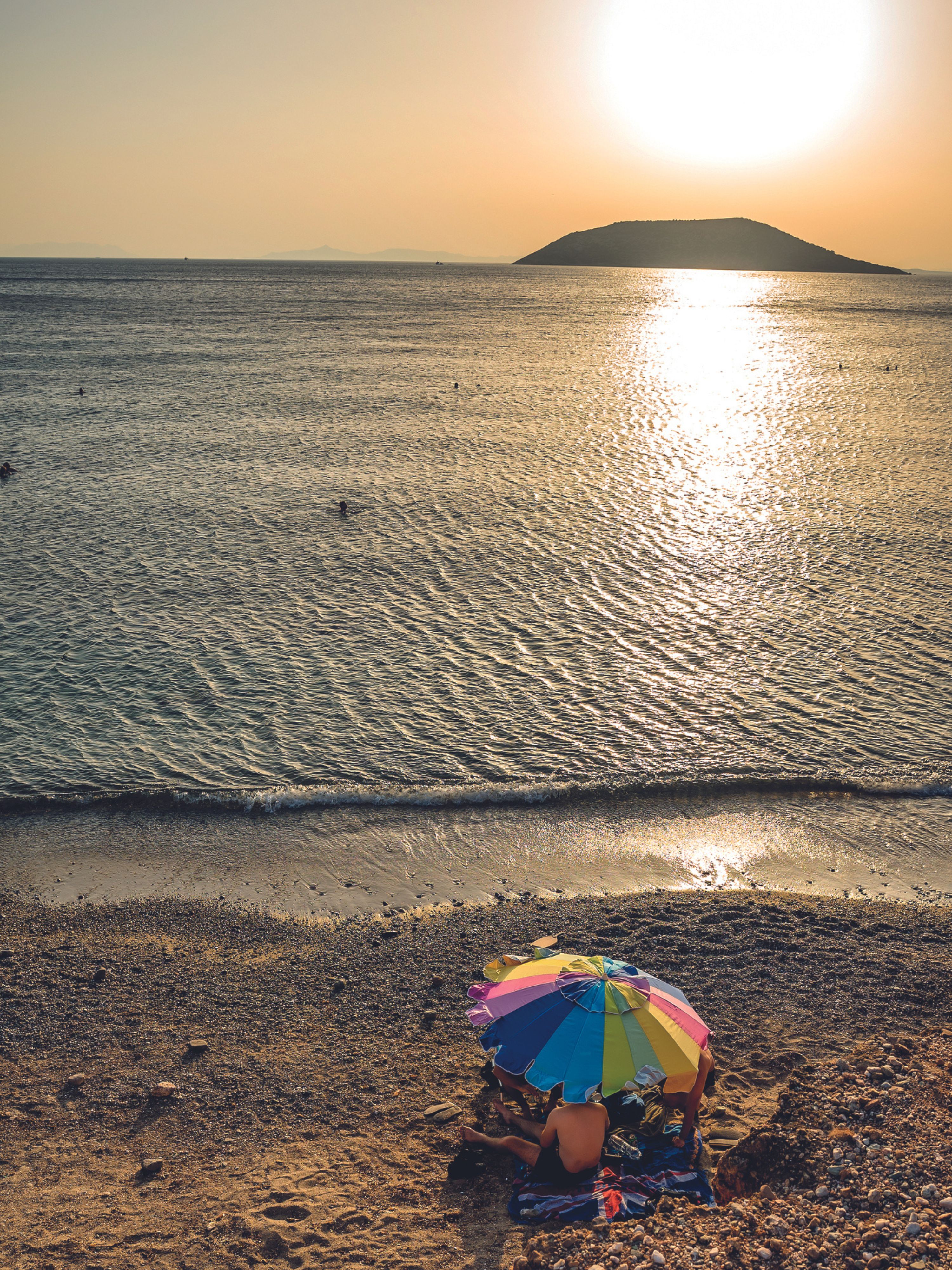 Beach-hopping στις ελεύθερες παραλίες της Αττικής-8