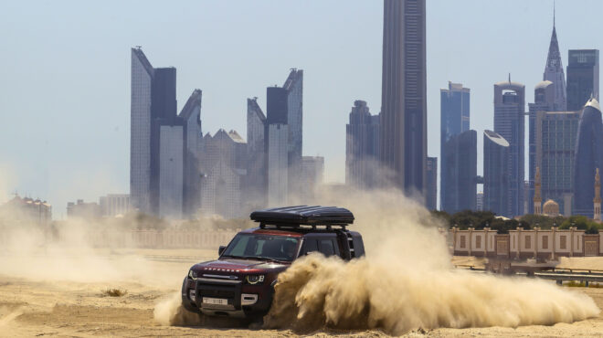 οδηγούμε-το-land-rover-defender-στην-έρημο-του-ντουμπά-562552642