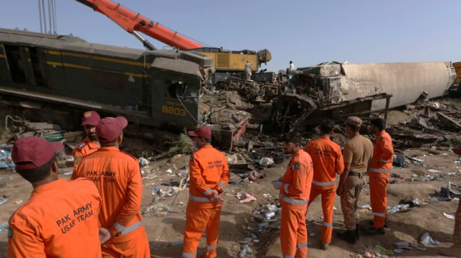 πακιστάν-εκτροχιάστηκε-επιβατικό-τρ-562556725