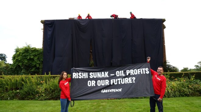 ρίσι-σούνακ-κάλυψαν-με-μαύρο-ύφασμα-τη-562552204