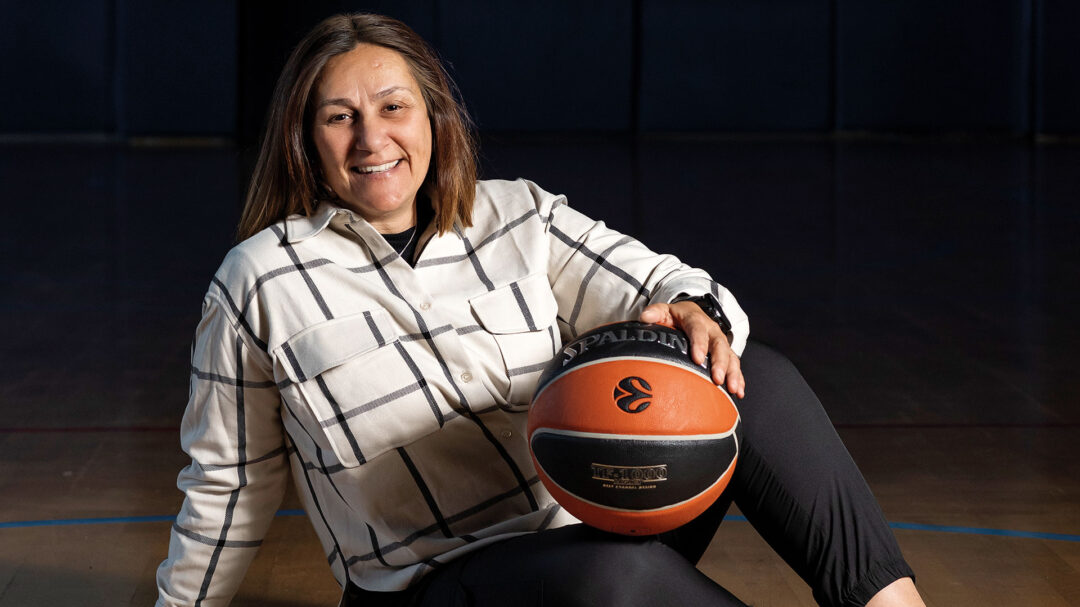 αννυ-κωνσταντινίδου-ο-κόσμος-της-οι-κ-562563706