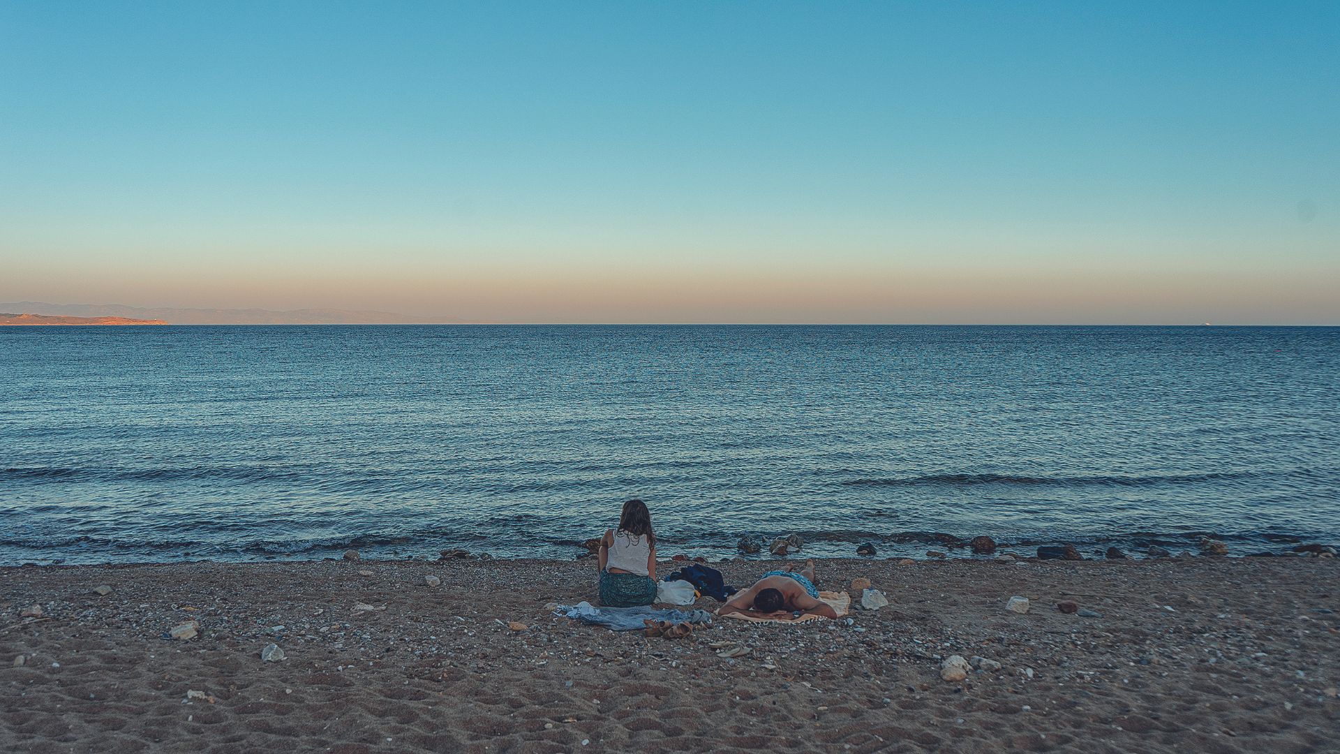 Beach-hopping στις ελεύθερες παραλίες της Αττικής-1