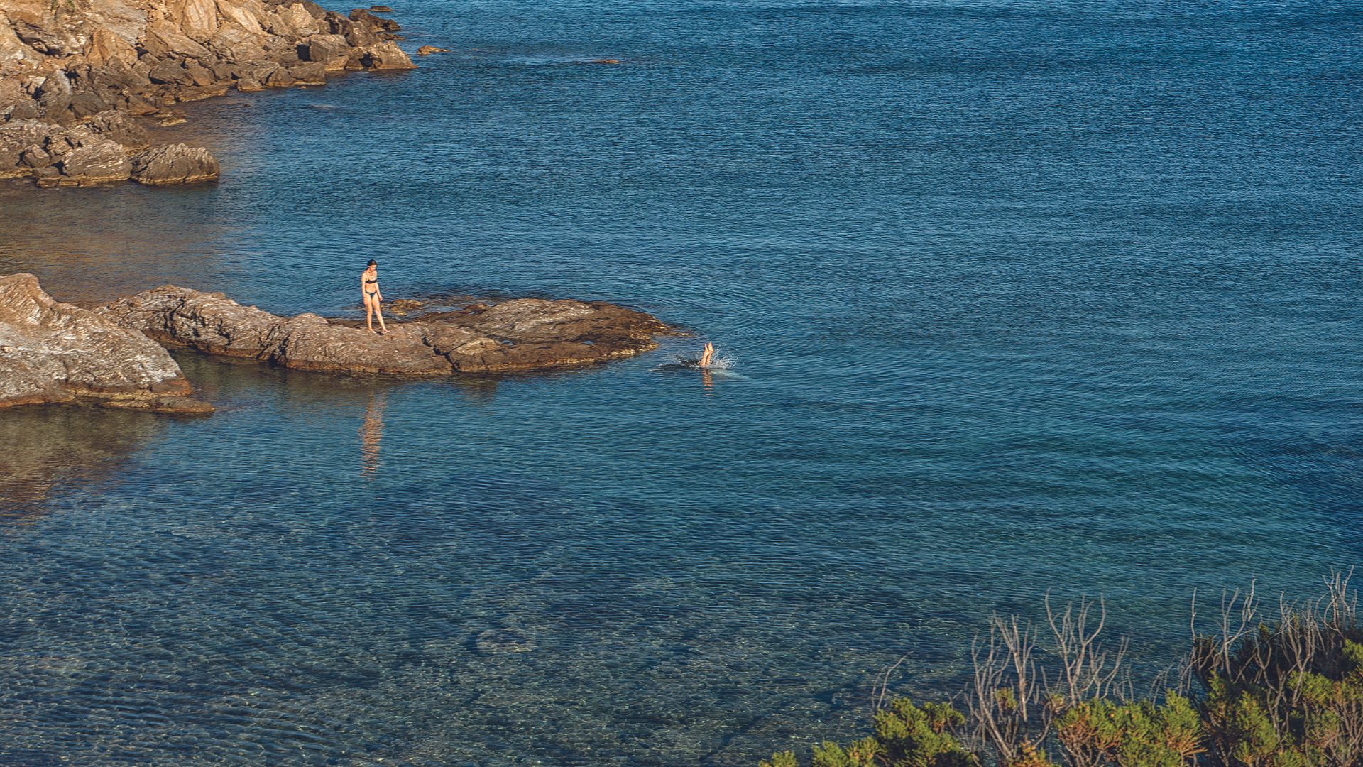 Beach-hopping στις ελεύθερες παραλίες της Αττικής-2
