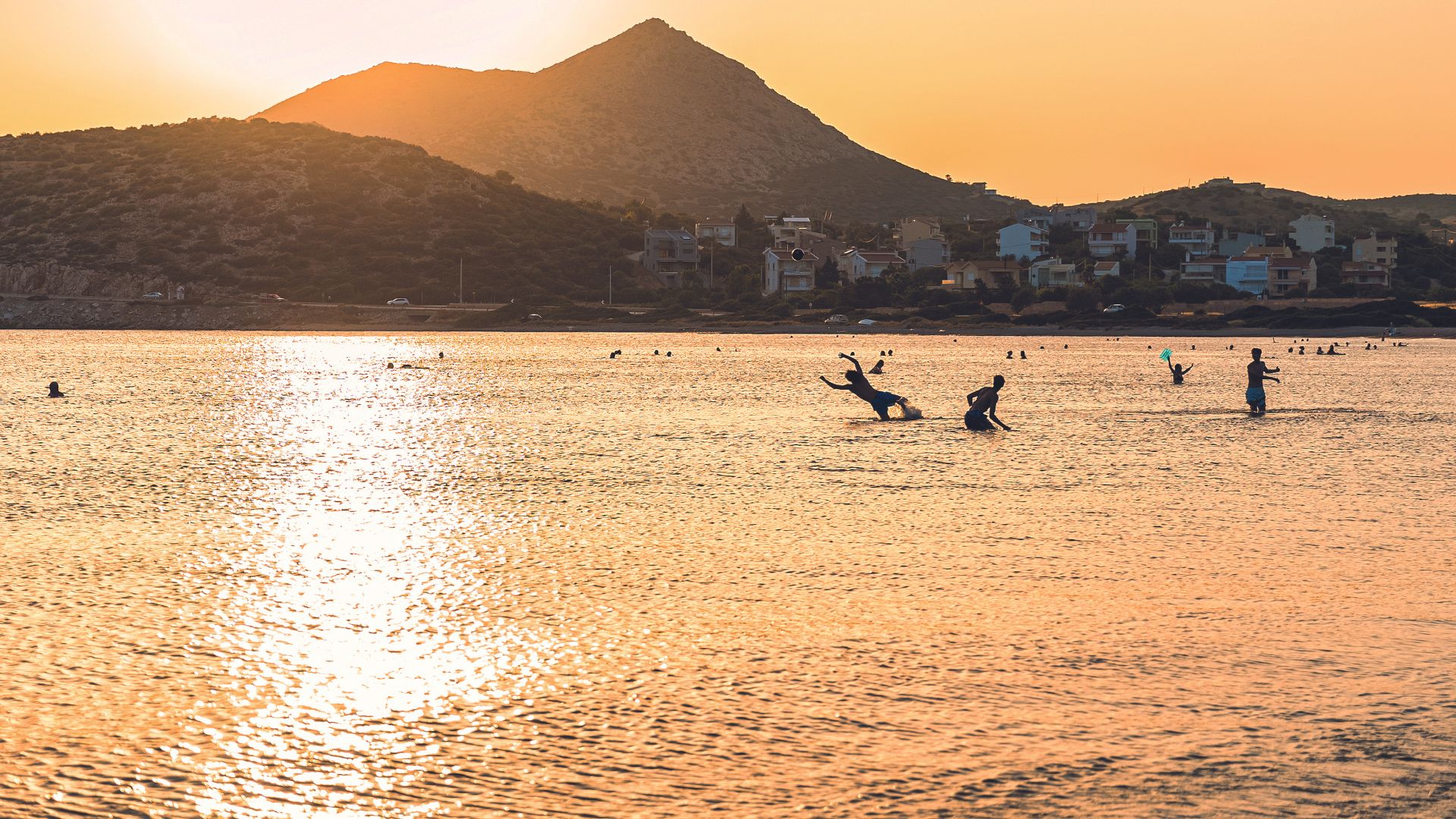 Beach-hopping στις ελεύθερες παραλίες της Αττικής-3
