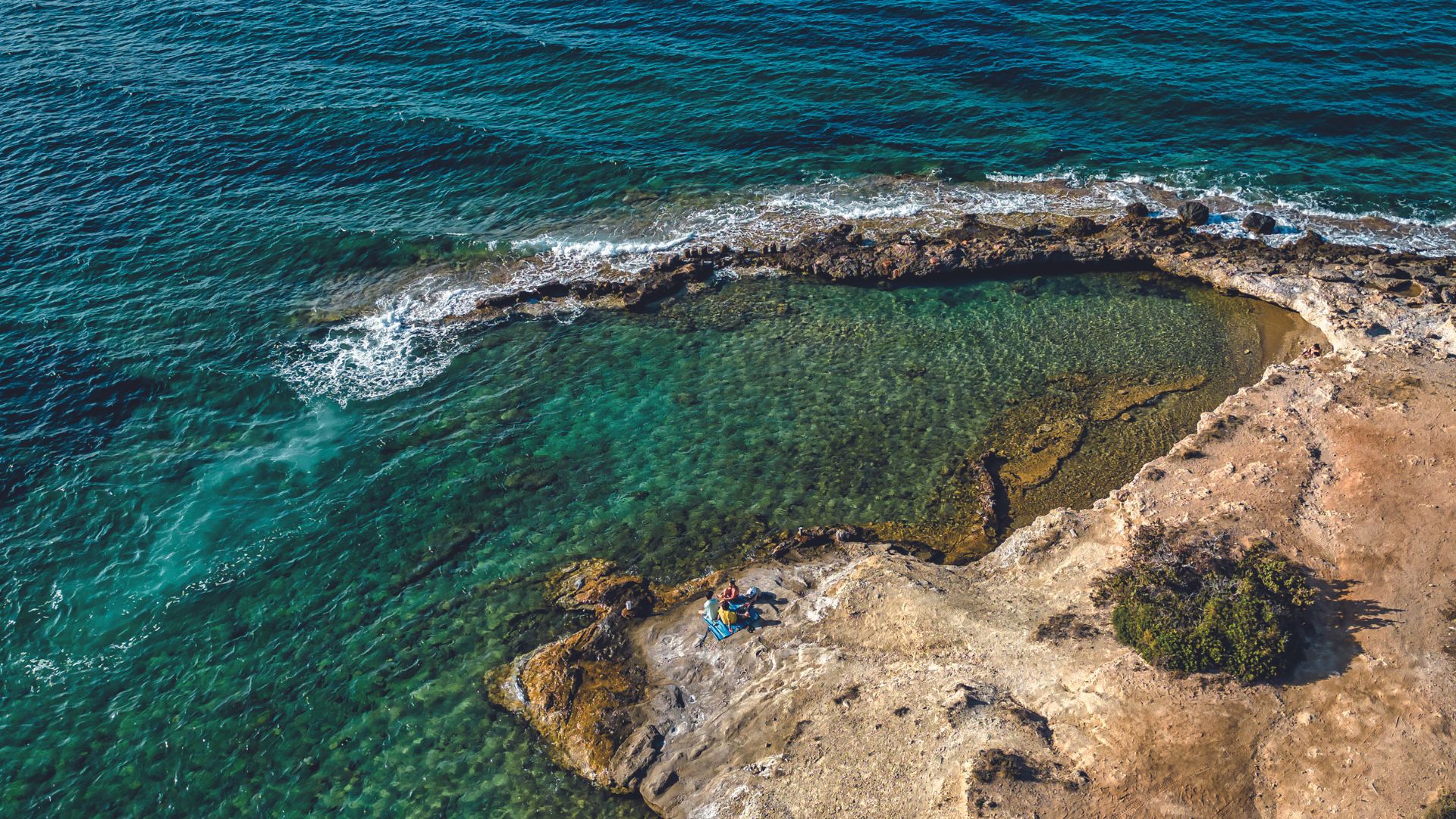 Beach-hopping στις ελεύθερες παραλίες της Αττικής-6