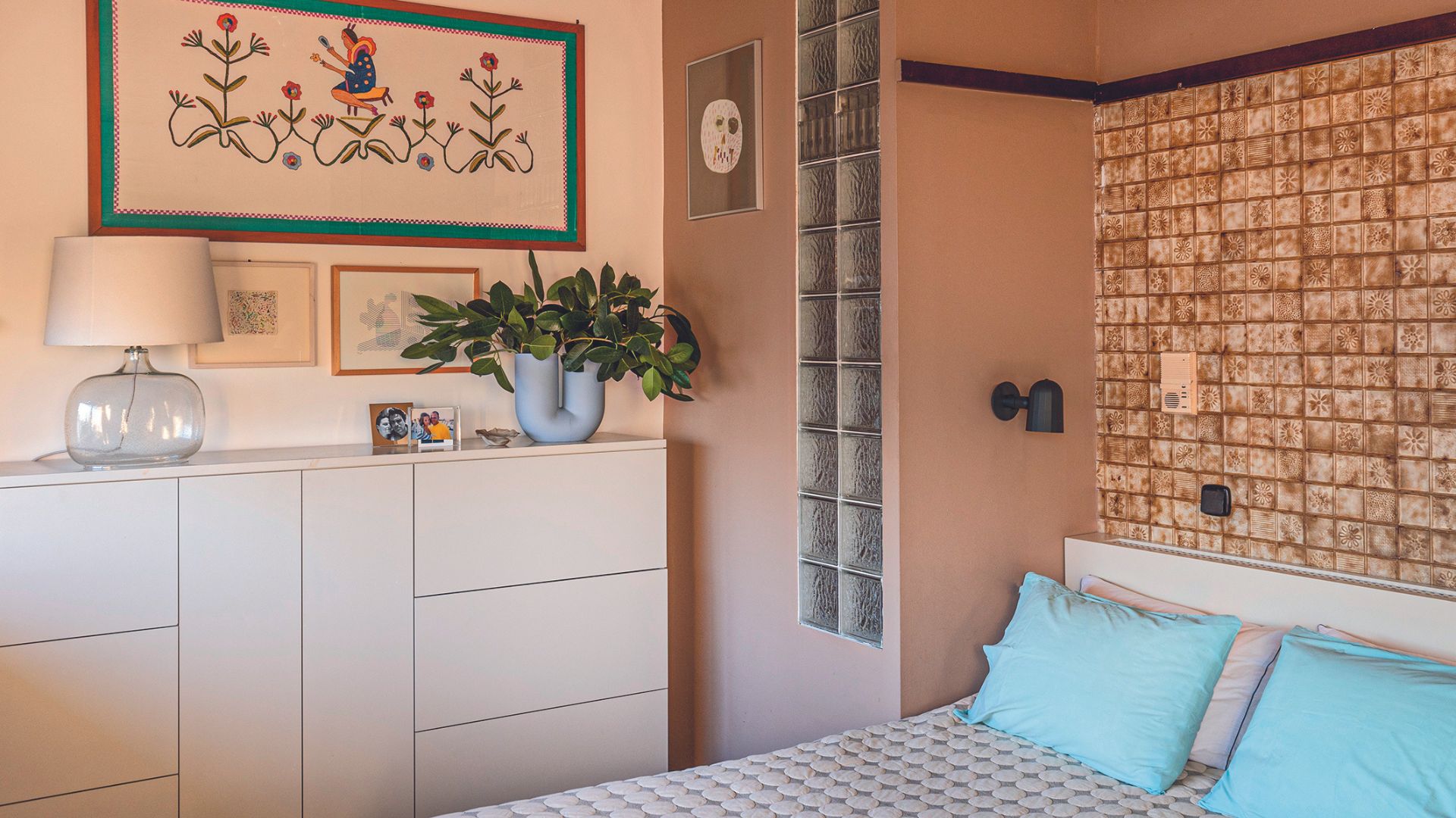 My Space: Φως και μυρωδιές σ’ ένα διαμέρισμα των Εξαρχείων-4