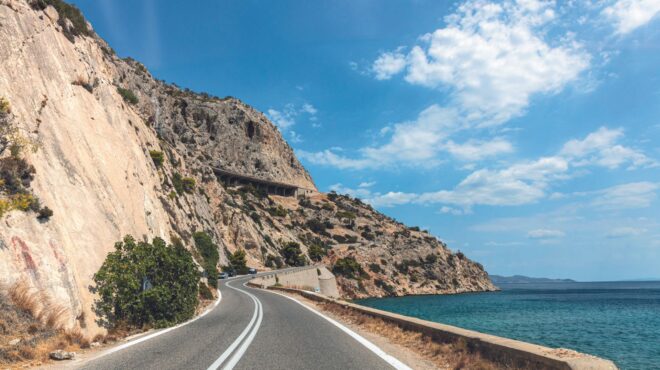 μια-κρυμμένη-ριβιέρα-βρίσκεται-στην-π-562591843