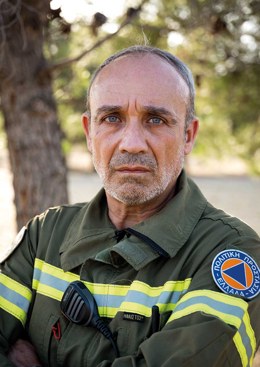 Στην Πάρνηθα, μια αλυσίδα εθελοντών προστατεύει το πολύπαθο βουνό από τις πυρκαγιές-3