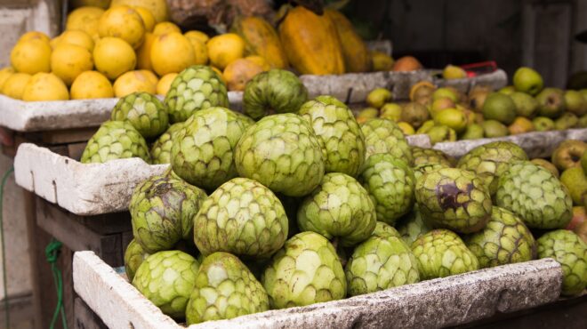 ενα-κιλό-τσεριμόγιες-παρακαλώ-562565476