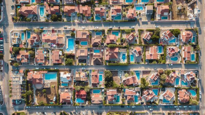 πισίνες-εν-μέσω-λειψυδρίας-562562854