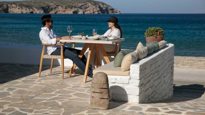 το-εστιατόριο-alos-στην-αθέατη-πλευρά-της-562556413