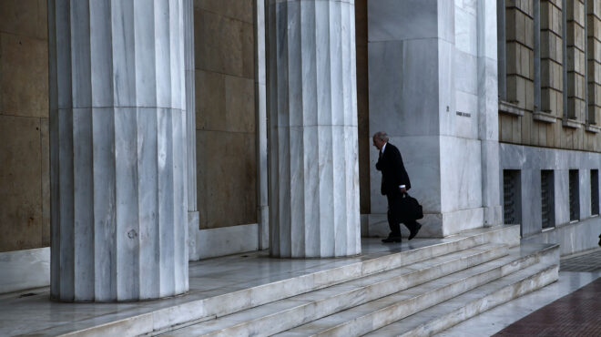 σήμα-για-αναβάθμιση-της-ελλάδας-από-το-562555081