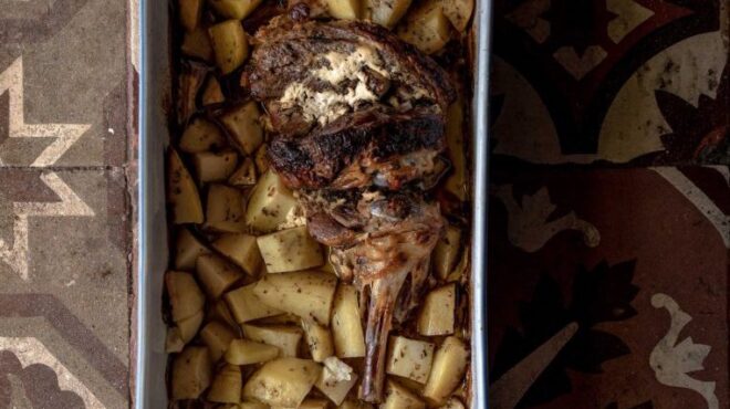 αρνάκι-στον-φούρνο-με-κρούστα-γιαουρτ-562585651