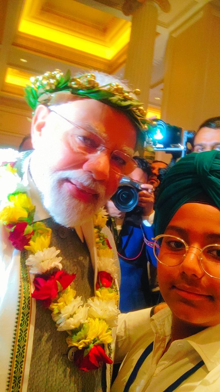 Με λένε Καράν. Με φωνάζουν Κώστα-1